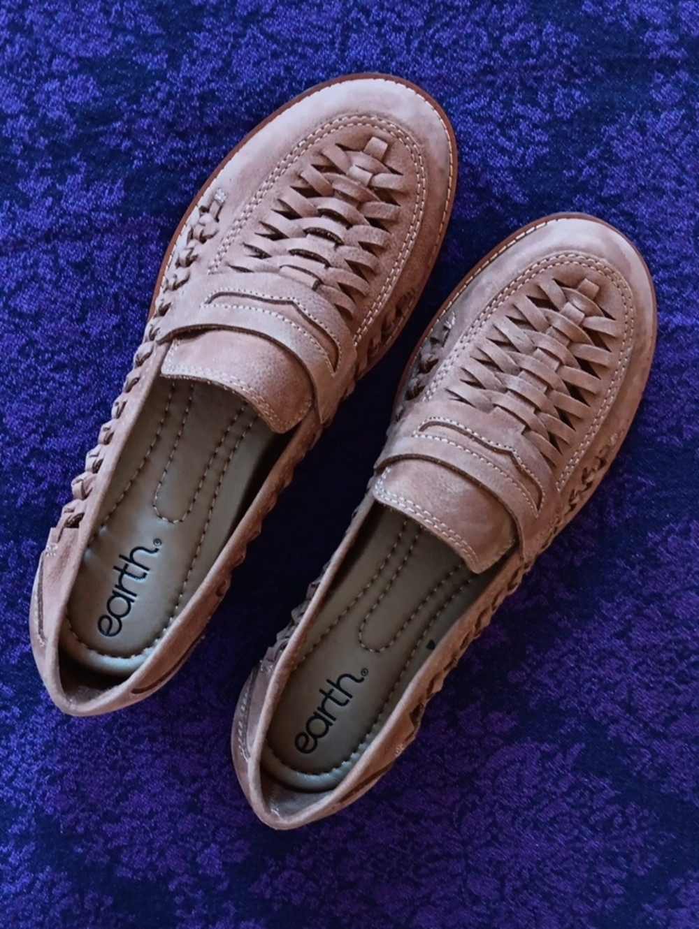 Earth Woven Penny Loafers in Brown Suede Leather. Size 8M